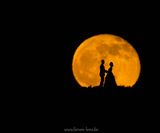 Speciale-trouwfoto-met-de-maan